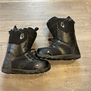 BURTON RITUAL SNOWBOARD BOOT- women’s 7.5